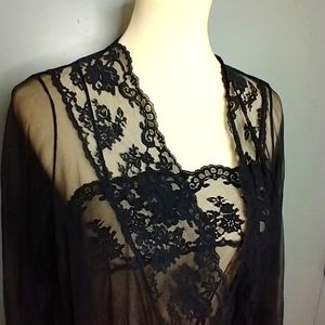 VINTAGE BLACK LACE PEIGNOIR